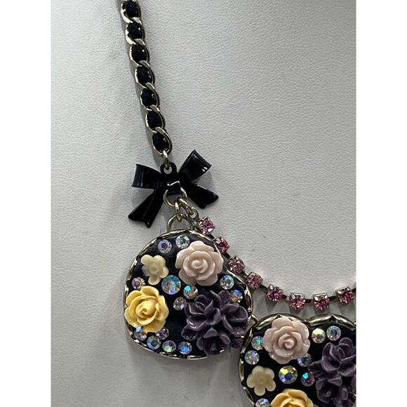 Betsey Johnson Vintage Floral Heart‎ Necklace Resin Black 
Carved Pink Rose Bow - Picture 3 of 13